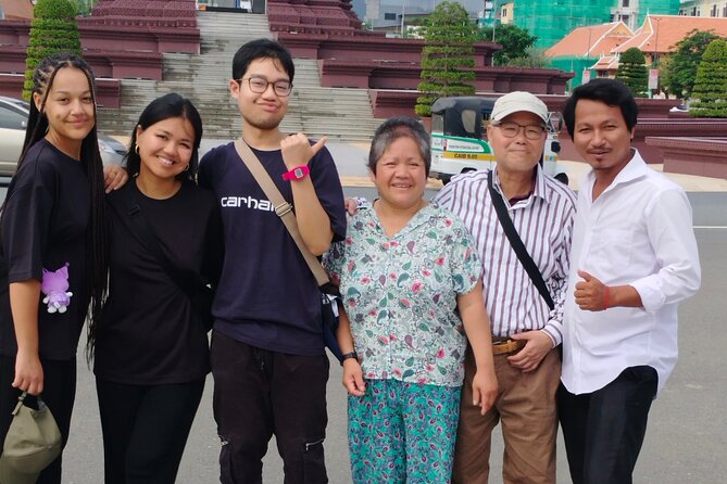 10 Stop Phnom Penh Tour by Tuk-Tuk, includes S21 & Killing Fields - Wat Phnom and Lady Penh: the last hill climb
