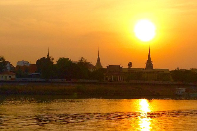 2hours Private Sunset Cruise with unlimited beer, soft drinks and Tour guide - The 2-hour route through Tonle Sap and the Mekong system