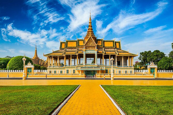 3-Day Private Tour Phnom Penh & Siem Reap include domestic flight - Day 3 in the north: Banteay Srei and Preah Khan