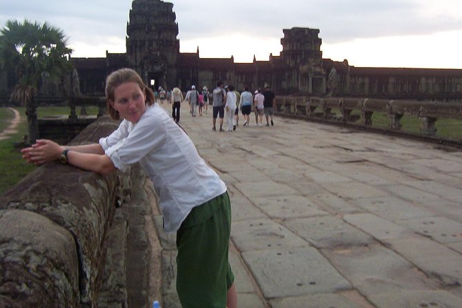 4-Day Cambodia Highlights Tour from Phnom Penh with Angkor Wat - Private guide, A/C minivan, and the value of built-in flights