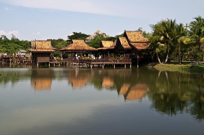 4-Day Cambodia Highlights Tour from Phnom Penh with Angkor Wat - Day 2 in Angkor country: Angkor Wat, Angkor Thom, and Ta Prohm
