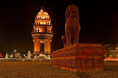 4-Day Cambodia Highlights Tour from Phnom Penh with Angkor Wat - Day 1 in Phnom Penh: Royal Palace sights plus Tuol Sleng