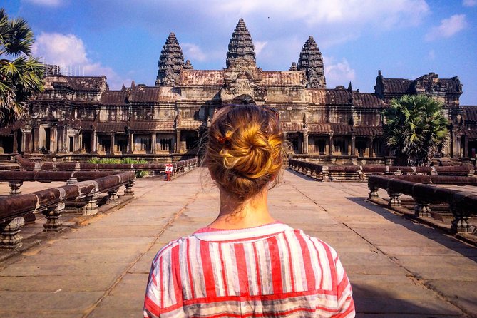 4-Day Cambodia Highlights Tour from Phnom Penh with Angkor Wat - Day 3 toward Tonle Sap: Kompong Phluk and Senteurs d’angkor
