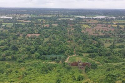 A Day Trip To Phnom Chisor - Tonle Batti From Phnom Penh - Stop 1: Phnom Chisor and the mountain-climb reward