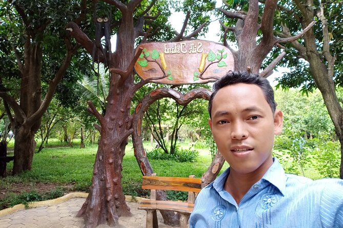 A Full Day Tour for Royal Palace, S21, Killing Fields & More - Choeung Ek Killing Fields: The Weight of the Open Air