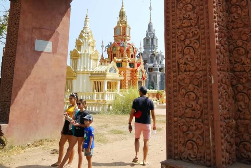 Boat trip to silk island with English speaking guide - The river views and why the journey is half the value