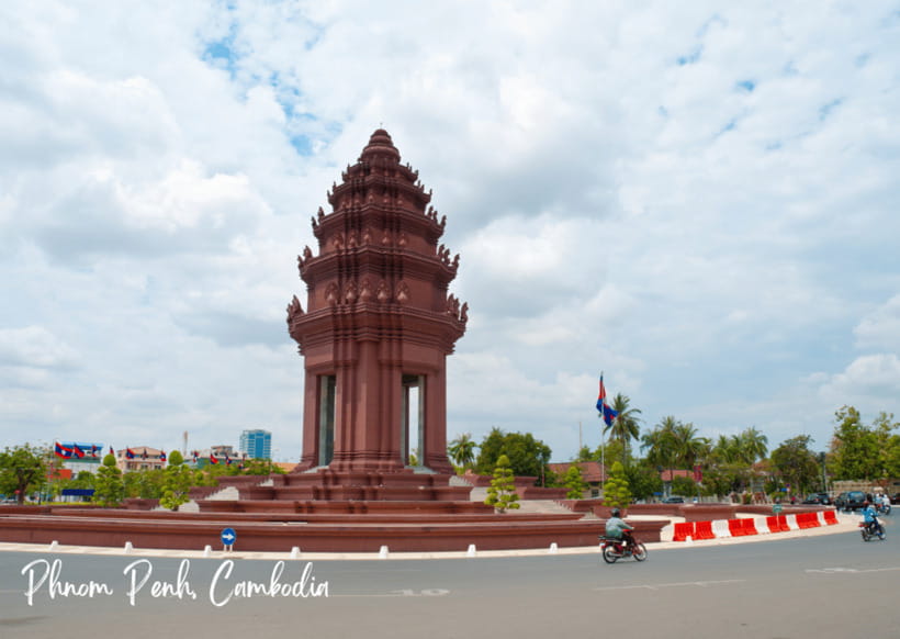 Explore Phnom Penh, Cambodia's Capital City, French Guide - Private group comfort: tuk-tuk or air-con van