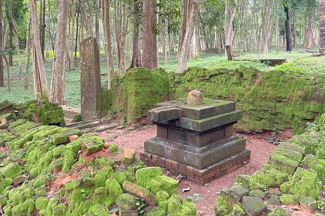 Exploring Siem Reap: Scenic Journey from Phnom Penh or Vice Versa - Skun Spider Sanctuary: Crunchy Culture and Quick Stops