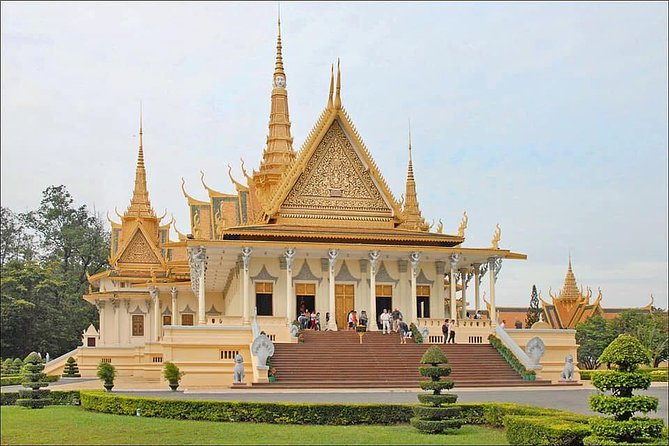 Full-Day Phnom Penh City Tours - Wat Phnom: A 1372 Temple and a 27-Metre View Point