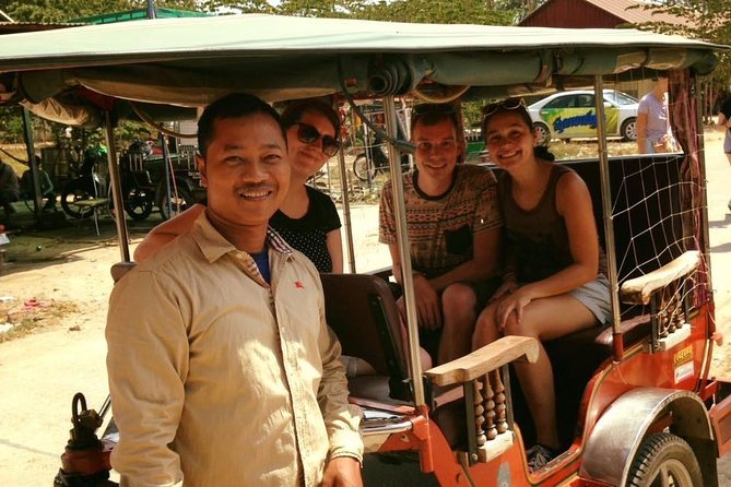 Full-Day Phnom Penh Tuk Tuk City Tours - How the guide helps you eat like a local