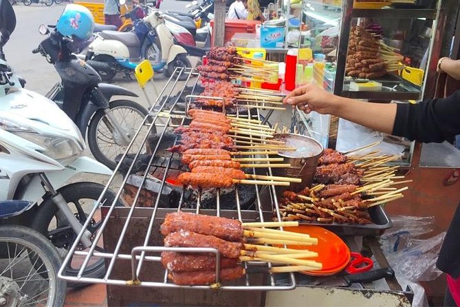 Half Day - Phnom Penh Food Tour - Stop 1: Orussey Market after dark for desserts, fruit drinks, and cocktails