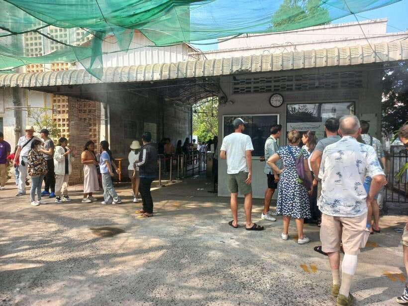 Half day tour in Phnom Penh - Tuol Sleng Genocide Museum (S21): interpreting exhibits with an English guide