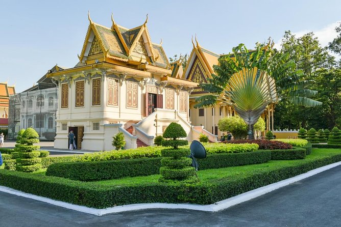 Half Day Tour to Royal Palace, Wat Phnom & Independent Monument - Key things to know before you go