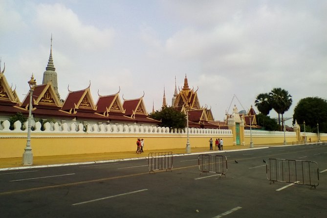 Half Day Tour to Royal Palace, Wat Phnom & Independent Monument - Who this tour suits best