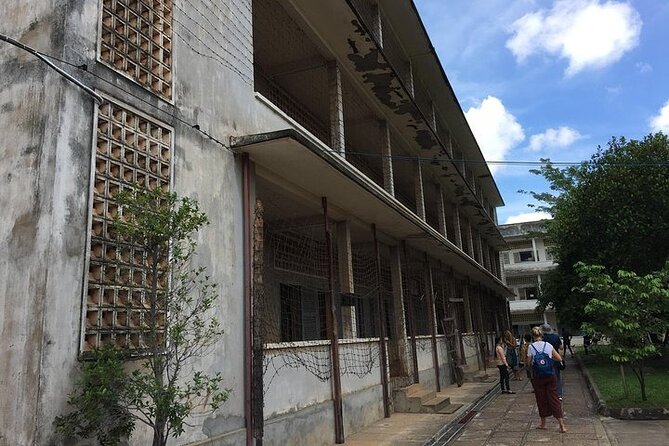 Half Day Trip to Killing Field and Genocidal Museum - Choeung Ek: the killing field beyond the prison walls