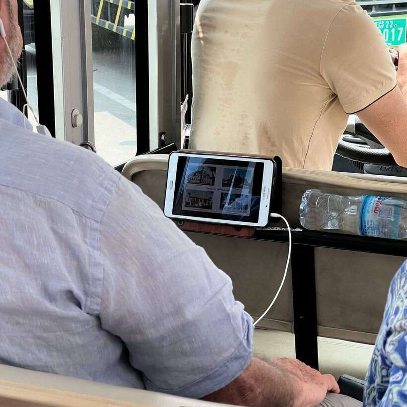 Heritage tour of Phnom Penh in electric bus - Electric bus + tablet audio-video: how the tour plays out