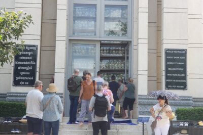 Killing Field and Genocide Museum private haft day Tour - Private minivan format in Phnom Penh: How the logistics help your day