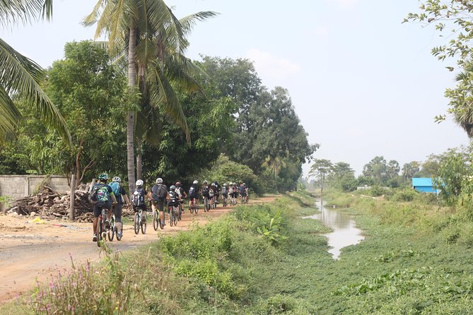 Killing Field & Paddy Rice Fields Tuk Tuk Adventure - Bike + Tuk Tuk Flow: How the Day Stays Comfortable
