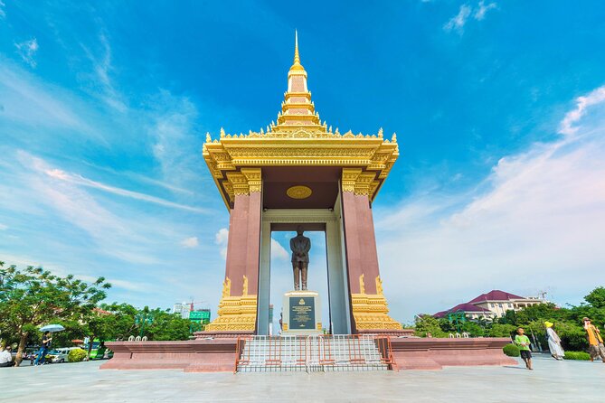 Koh Dach Silk Island and Phnom Penh Full Day Private Tour - Wat Ounalom, Independence Monument, and Sihanouk’s memorial: shaping the city story
