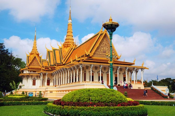 One Day Private Guide Tours History in Phnom Penh Incl. admission - Central Market: the French-era structure that feels like Phnom Penh