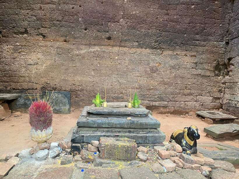 One Day Trip to Phnom Da, Ta Prohm Bati, Neang Khmao & Chiso - Yeay Peau and Neang Khmao: legend, naming, and the Black Virgin