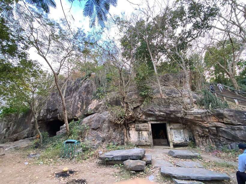 One Day Trip to Phnom Da, Ta Prohm Bati, Neang Khmao & Chiso - Phnom Chisor: hillside temples, a staircase show, and a monastery today