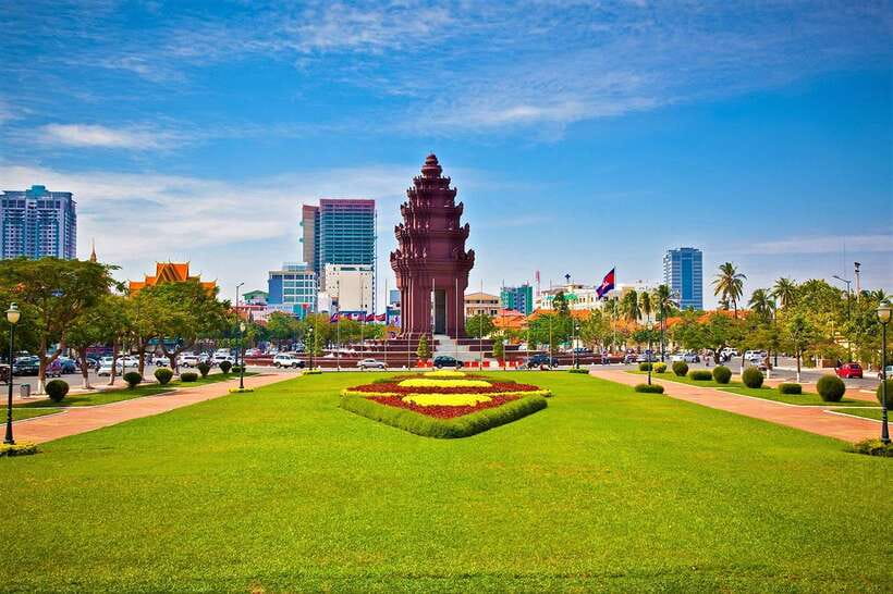 Oudong Mountain & Phnom Penh Full Day Private Tour - Silver Pagoda: the kind of stop that rewards looking up