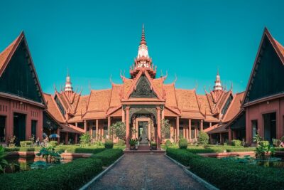 Phnom Pehn City Must See Highlight Guided Tour - Wat Phnom: start at the temple that names the city