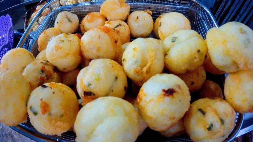 Phnom Penh: Authentic Walking Food Tour with Local Guide - Lina’s Phnom Penh walk feels local, not rehearsed