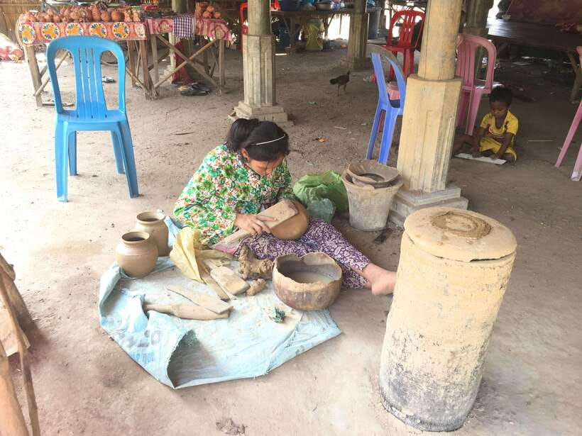 Phnom Penh - Battambang Transfer Plus Stop Sightseeing - Kampong Chhnang and Andong Russey Village pottery: craft you can actually watch