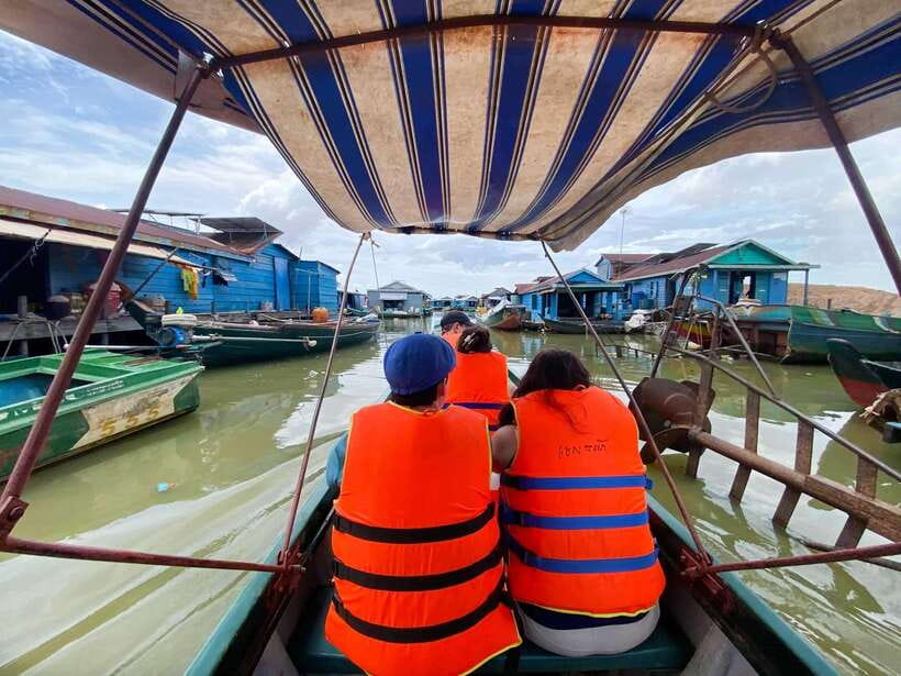 Phnom Penh - Battambang Transfer Plus Stop Sightseeing - The Tonle Sap experience at Kampong Loung: what makes the floating village real