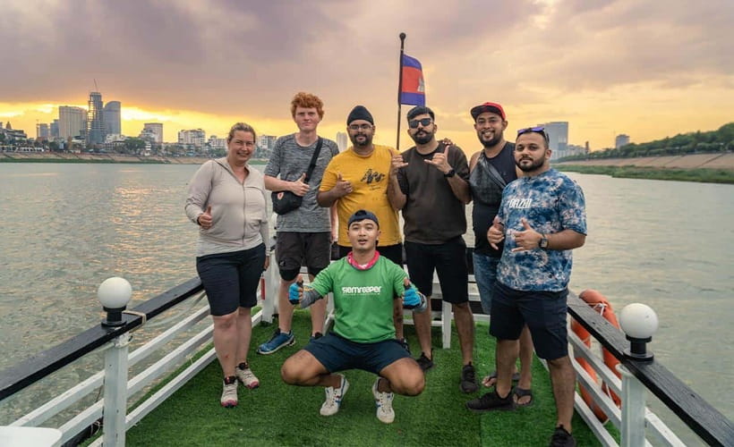 Phnom Penh: Bike & Boat Tour / E-Bike Available - From Sisowath Riverside Park to Mekong Island by bike