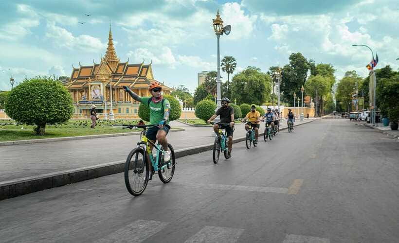 Phnom Penh: Bike & Boat Tour / E-Bike Available - Practical packing and day-of expectations