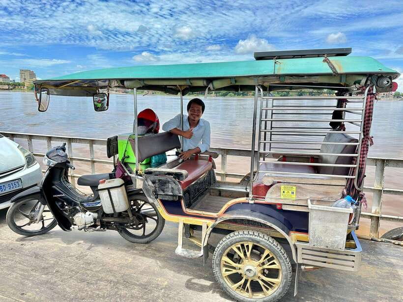 Phnom Penh: City & Silk Island Full or Half Day Tour - Tuk-tuk Orientation: Independence Monument to the Palace