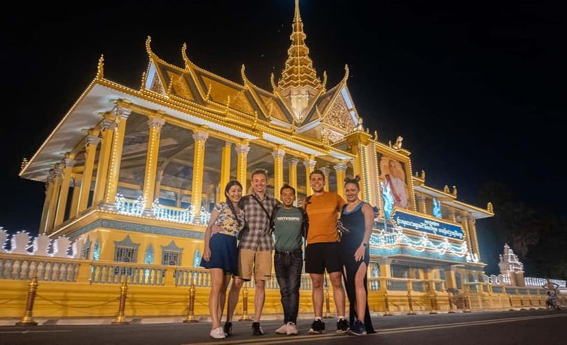 Phnom Penh: Evening City Tour by Tuk Tuk with 1 Dinner - Royal Palace at night: how the tour keeps it photogenic (and not exhausting)