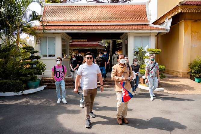 Phnom Penh Full Day Private Tour By Tuk Tuk or Taxi Car - Russian Market: the day softens here