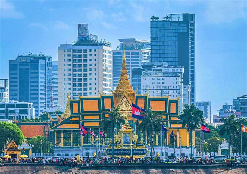 Phnom Penh Full Day Private Tour with All Admission Tickets - Wat Phnom and Wat Ounalom: two temple stops with different vibes