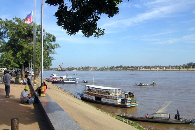 Phnom Penh Full Day Private Tours - Central Market: The Art-Deco Heartbeat of the City Center