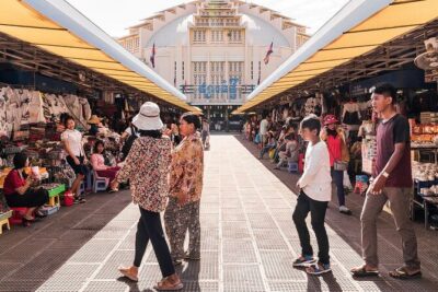 Phnom Penh Full Day Private Tours - Wat Phnom, Wat Ounalom, and Independence Monument: Breaks in the Narrative