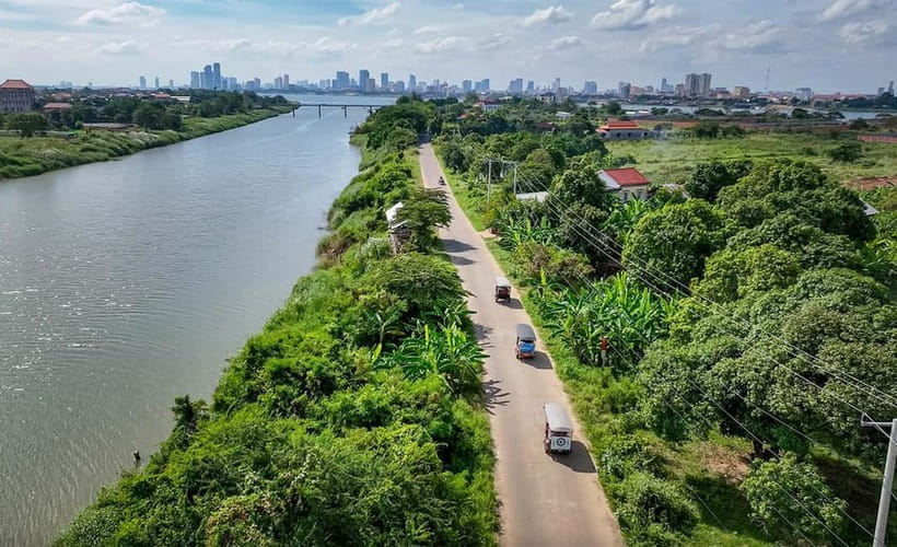 Phnom Penh Haft Day Tour to Silk Island by Tuk Tuk - The Tuk Tuk Ride: Fun Transport and a Quick Reset