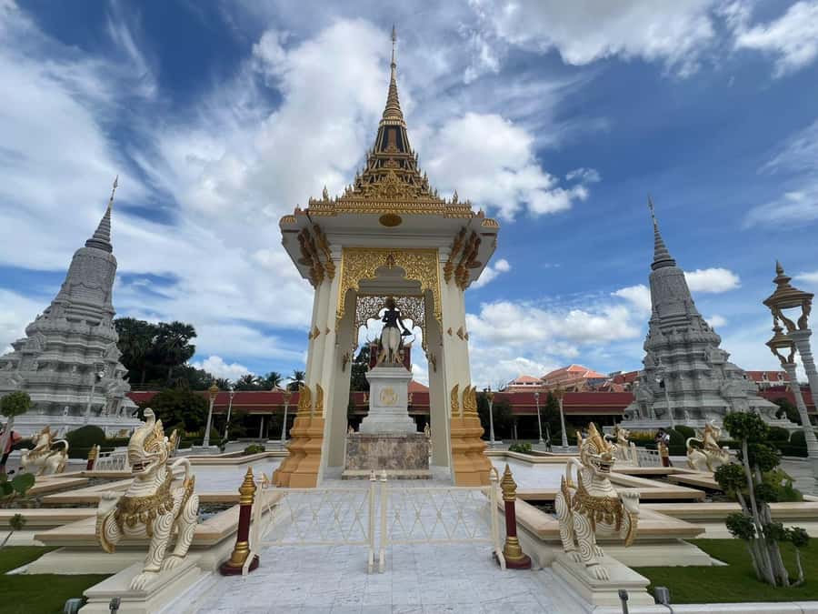 Phnom Penh: Hidden Gems Walking Tour with Local Guide - Where this tour really shines: local pace, local stories