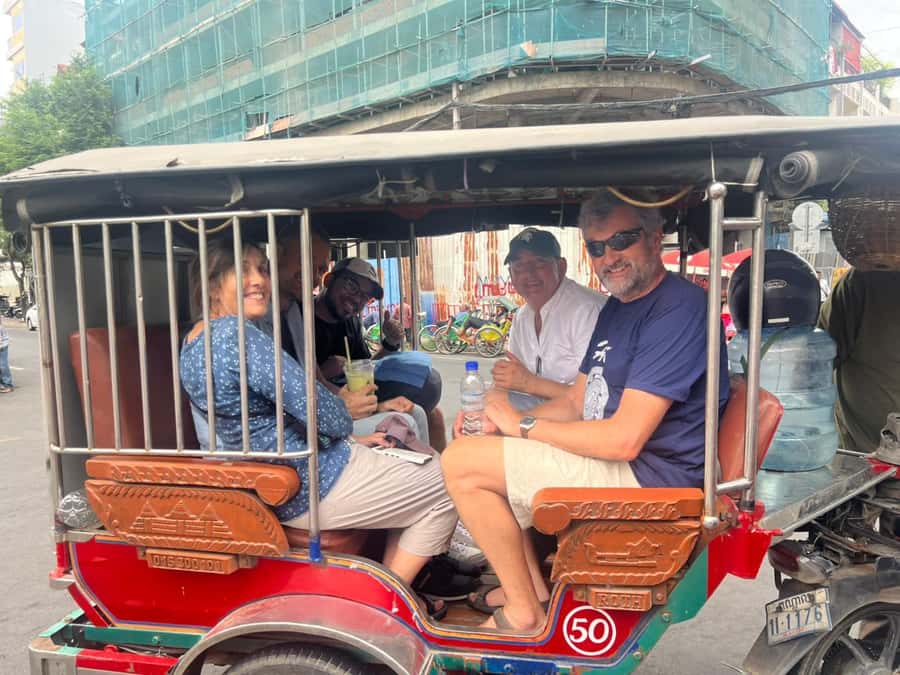 Phnom Penh: Hidden Gems Walking Tour with Local Guide - The alleyway section: everyday life you can actually observe