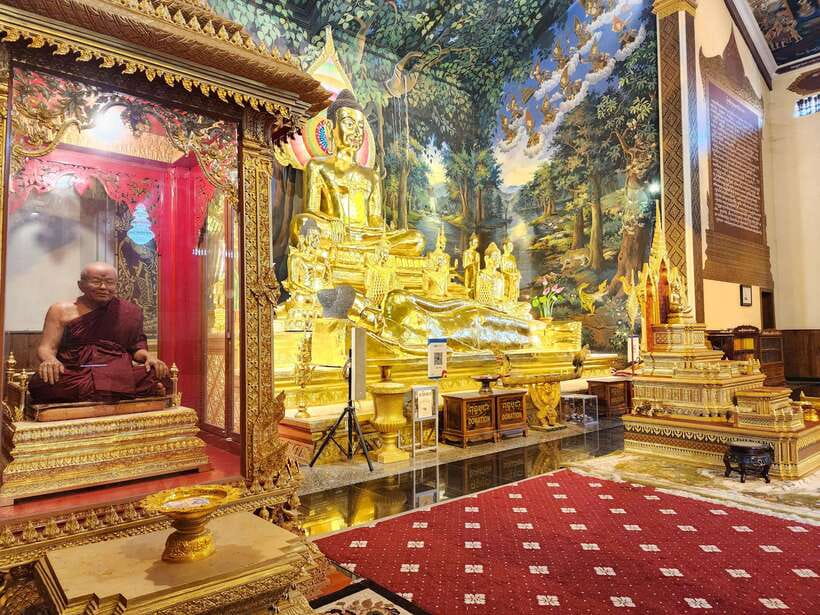 Phnom Penh: Highlights Tour Including S21 and Killing Fields - Wat Ounalom and the National Museum: Khmer architecture with French-era context