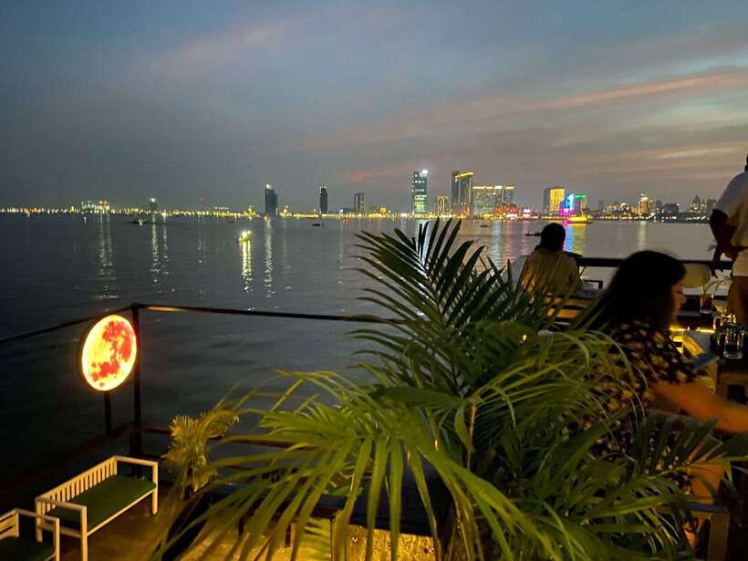 Phnom Penh: Mekong River Sunset Cruise with free flow drink - Mekong River to Tonle Sap: The Sights You’ll See at Dusk
