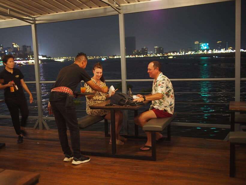 Phnom Penh: Mekong Sunset Dinner Cruise with Live Music - The real star: live traditional Khmer music that drives the mood