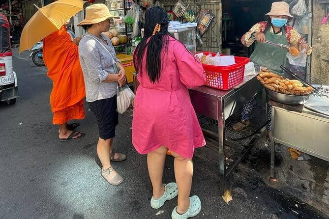 Phnom Penh Morning Breakfast, Market and Art Tour by Tuktuk - Tuk-Tuk Morning Structure: 8:30 Start, Pickup, and 5 Stops