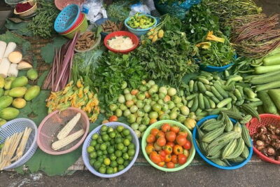 Phnom Penh Morning Breakfast, Market and Art Tour by Tuktuk - Stop 1: Getting Your Bearings in Historic Phnom Penh
