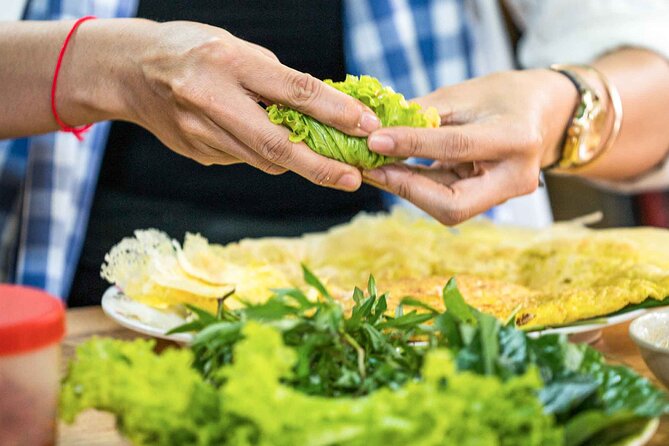 Phnom Penh Morning Market & Food Tour by Tuktuk - Includes All Food & Drinks! - What to bring so you enjoy every stop