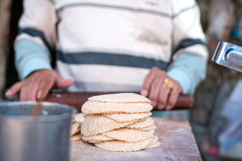 Phnom Penh: Morning Market & Guided Breakfast Tour by Tuktuk - Why small group (max 8) makes the tasting better