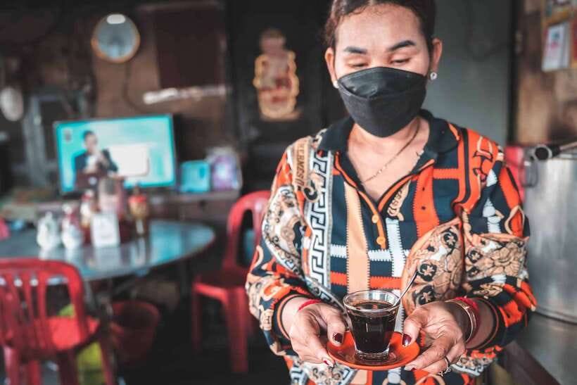 Phnom Penh: Morning Market & Guided Breakfast Tour by Tuktuk - Morning in Phnom Penh: the smart way to start